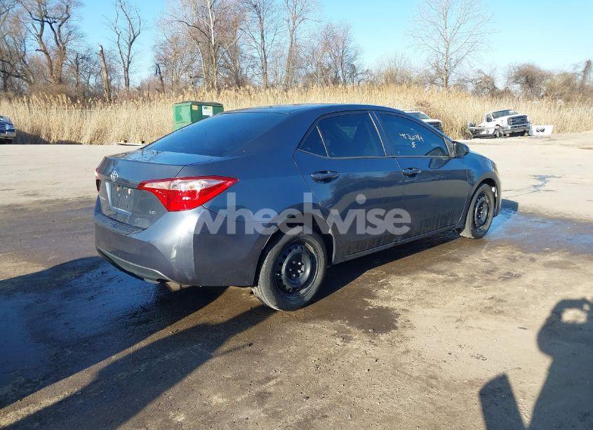 Photo 4 of 2018 Toyota Corolla LE (VIN 2T1BURHE5JC969463)