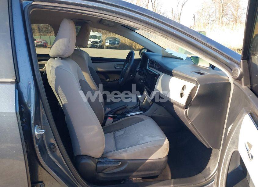 Photo 5 of 2018 Toyota Corolla LE (VIN 2T1BURHE5JC969463)