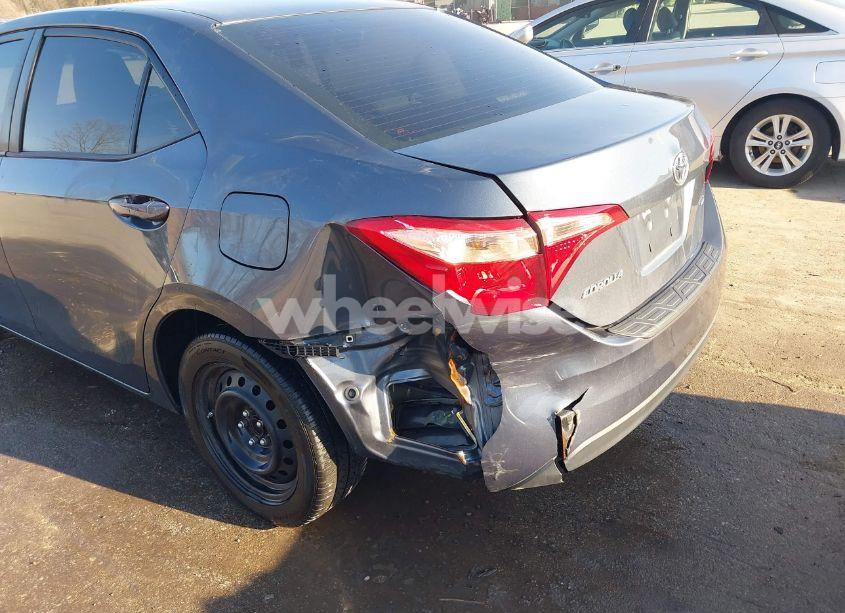 Photo 6 of 2018 Toyota Corolla LE (VIN 2T1BURHE5JC969463)