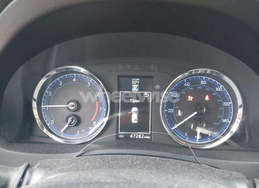 Photo 15 of 2018 Toyota Corolla SE (VIN 2T1BURHE5JC973402)