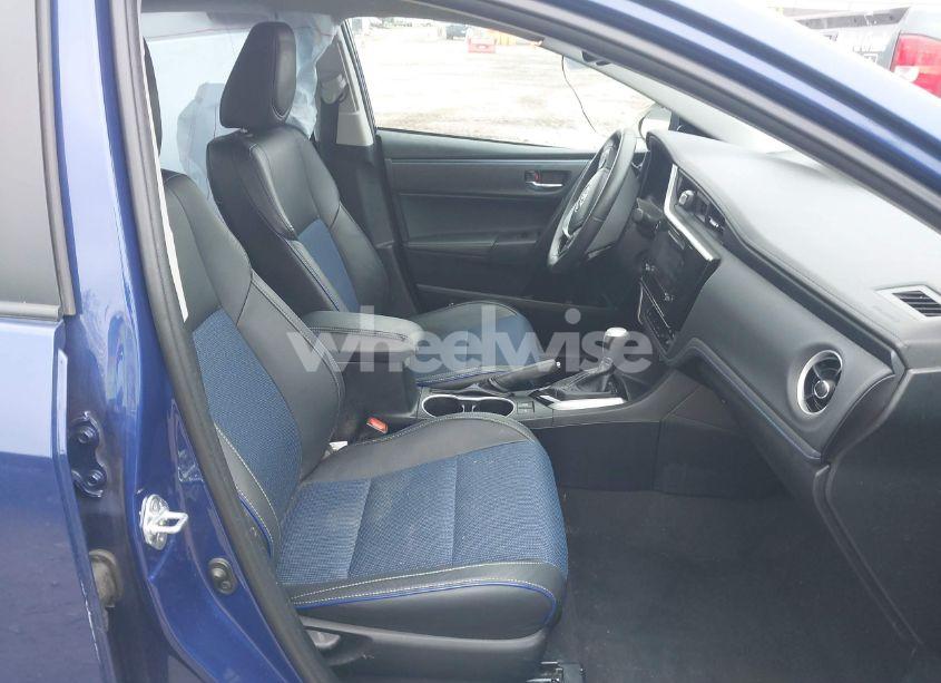 Photo 5 of 2018 Toyota Corolla SE (VIN 2T1BURHE5JC973402)