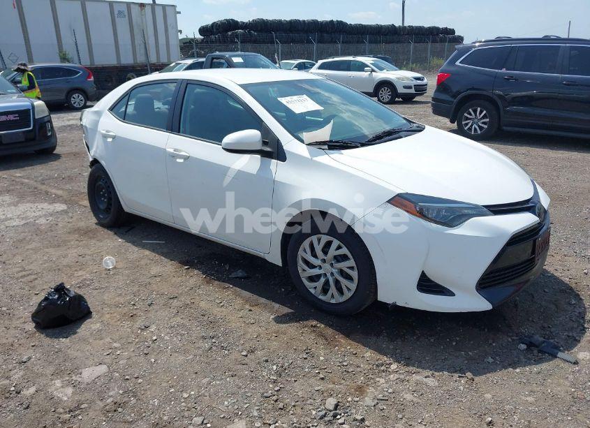 2018 Toyota Corolla LE (VIN 2T1BURHE5JC984867) main photo