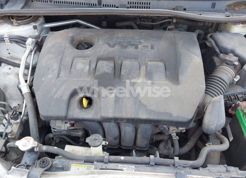 Photo 10 of 2018 Toyota Corolla LE (VIN 2T1BURHE5JC984867)