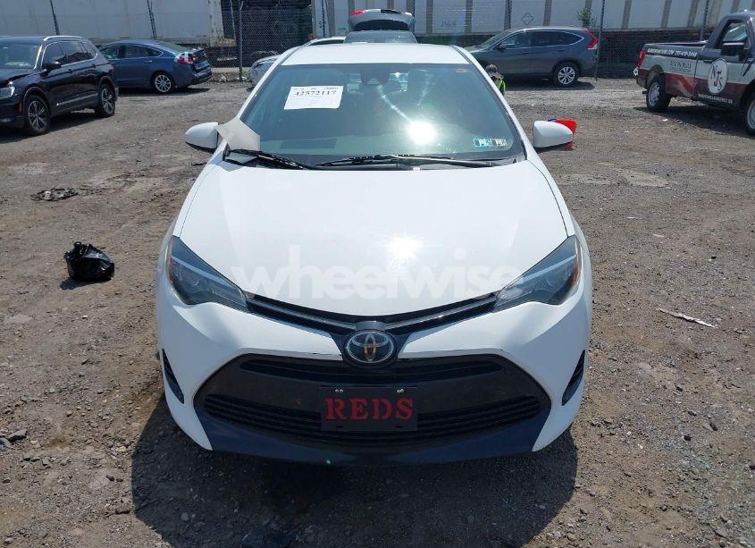 Photo 11 of 2018 Toyota Corolla LE (VIN 2T1BURHE5JC984867)