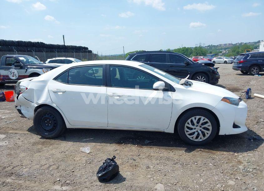 Photo 12 of 2018 Toyota Corolla LE (VIN 2T1BURHE5JC984867)