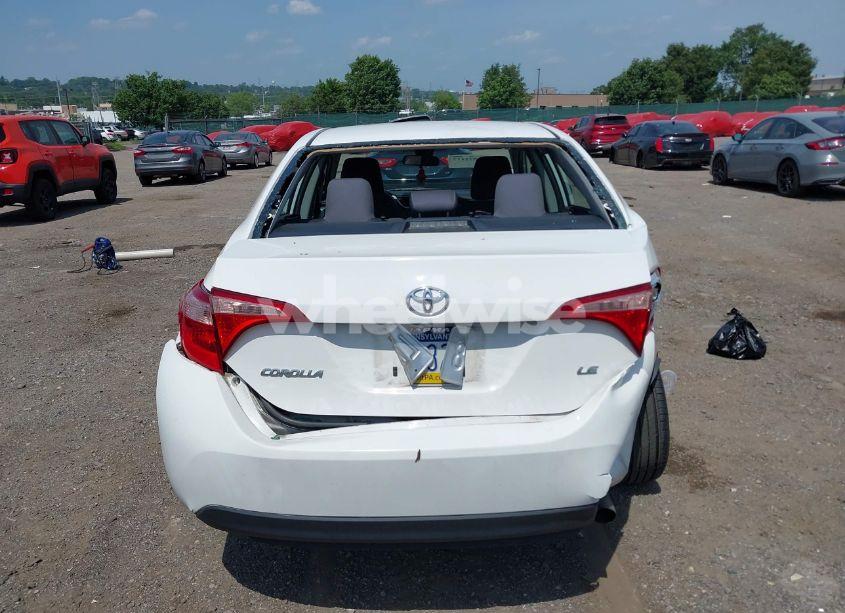 Photo 15 of 2018 Toyota Corolla LE (VIN 2T1BURHE5JC984867)