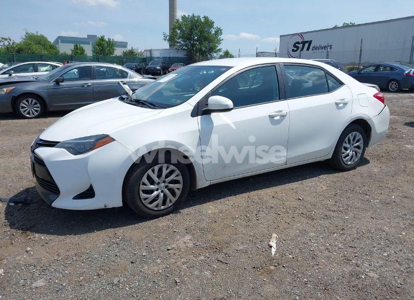 Photo 2 of 2018 Toyota Corolla LE (VIN 2T1BURHE5JC984867)