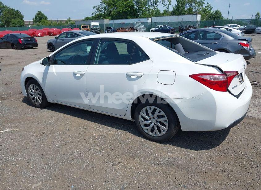 Photo 3 of 2018 Toyota Corolla LE (VIN 2T1BURHE5JC984867)