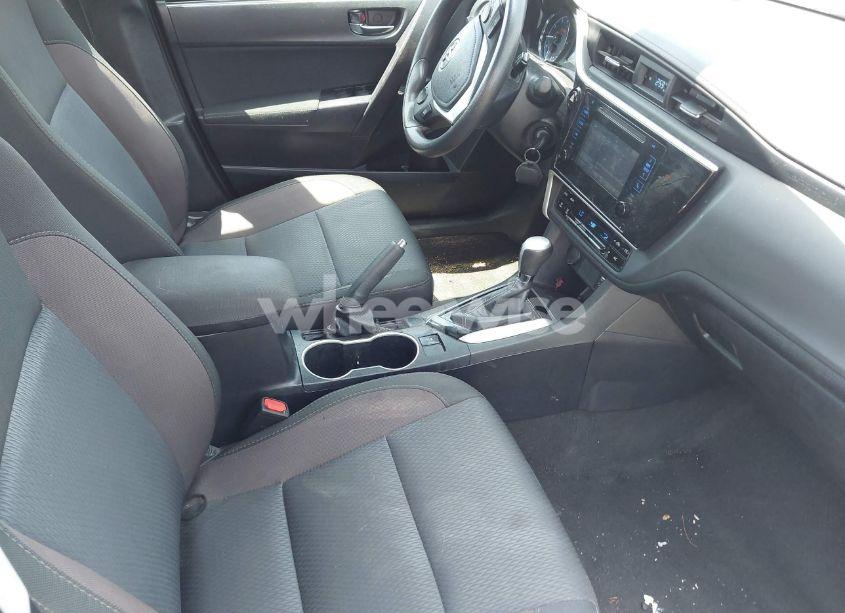 Photo 5 of 2018 Toyota Corolla LE (VIN 2T1BURHE5JC984867)