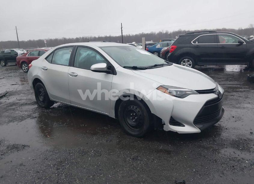 2018 Toyota Corolla LE (VIN 2T1BURHE5JC986389) main photo