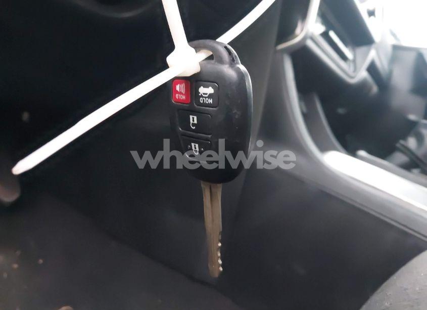 Photo 11 of 2018 Toyota Corolla LE (VIN 2T1BURHE5JC986389)