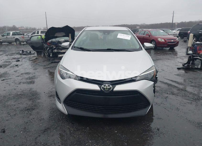 Photo 13 of 2018 Toyota Corolla LE (VIN 2T1BURHE5JC986389)