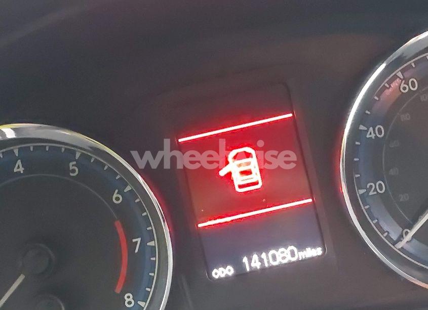 Photo 16 of 2018 Toyota Corolla LE (VIN 2T1BURHE5JC986389)