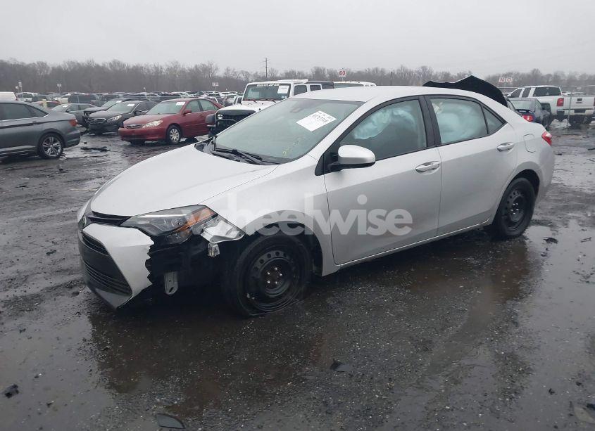 Photo 2 of 2018 Toyota Corolla LE (VIN 2T1BURHE5JC986389)