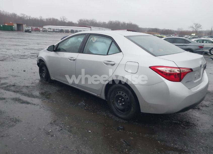 Photo 3 of 2018 Toyota Corolla LE (VIN 2T1BURHE5JC986389)