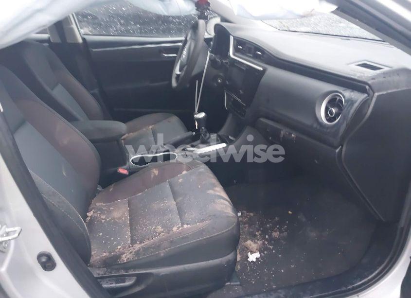 Photo 5 of 2018 Toyota Corolla LE (VIN 2T1BURHE5JC986389)