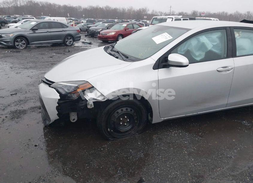 Photo 6 of 2018 Toyota Corolla LE (VIN 2T1BURHE5JC986389)