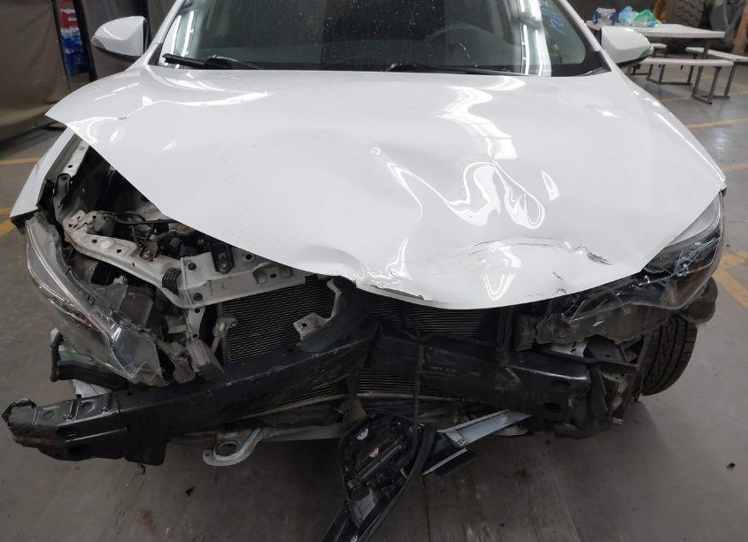 Photo 11 of 2018 Toyota Corolla SE (VIN 2T1BURHE5JC996923)