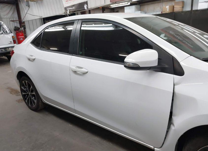 Photo 12 of 2018 Toyota Corolla SE (VIN 2T1BURHE5JC996923)