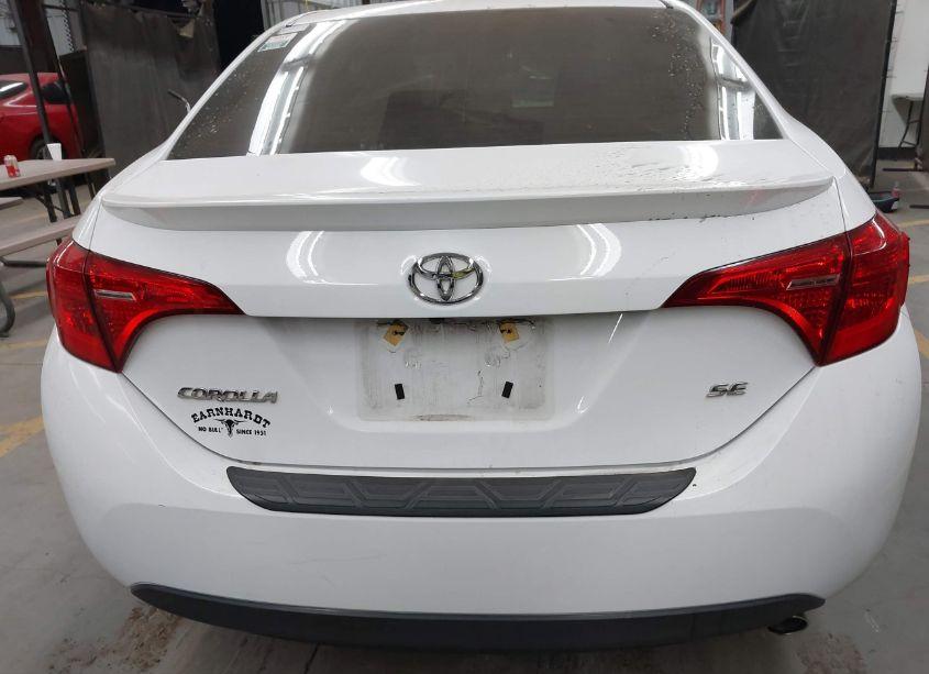 Photo 15 of 2018 Toyota Corolla SE (VIN 2T1BURHE5JC996923)