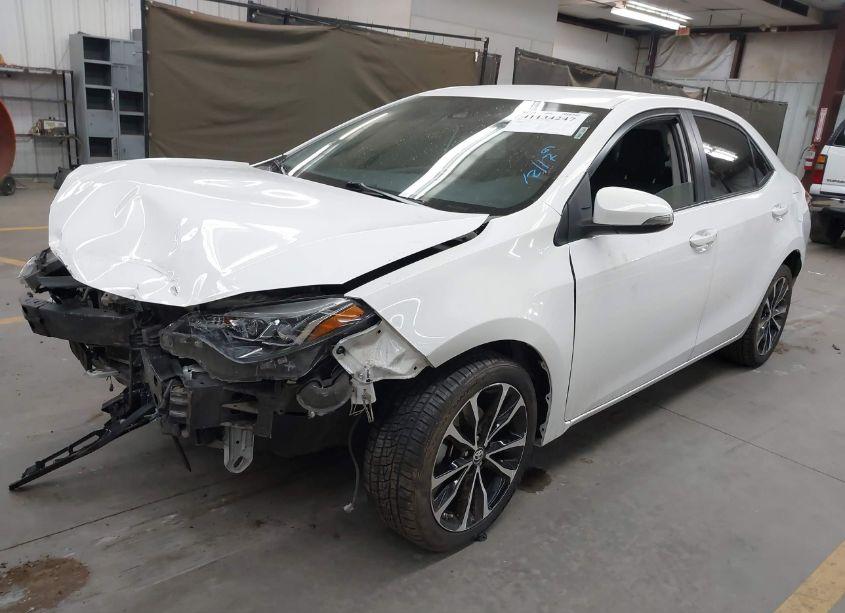 Photo 2 of 2018 Toyota Corolla SE (VIN 2T1BURHE5JC996923)