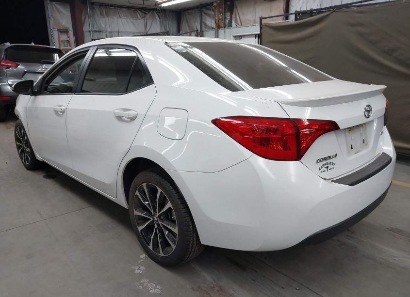 Photo 3 of 2018 Toyota Corolla SE (VIN 2T1BURHE5JC996923)
