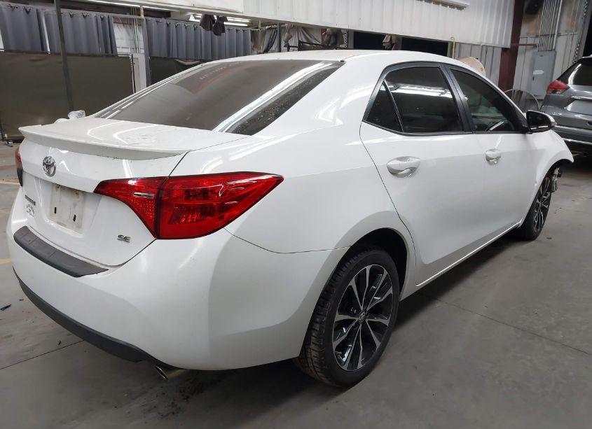 Photo 4 of 2018 Toyota Corolla SE (VIN 2T1BURHE5JC996923)