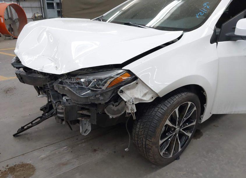 Photo 6 of 2018 Toyota Corolla SE (VIN 2T1BURHE5JC996923)