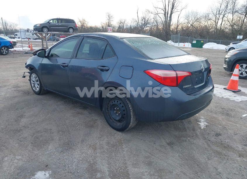Photo 3 of 2019 Toyota Corolla LE (VIN 2T1BURHE5KC126459)