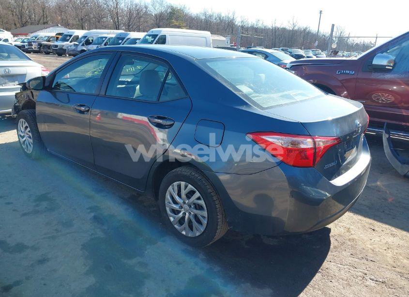 Photo 3 of 2019 Toyota Corolla LE (VIN 2T1BURHE5KC126901)