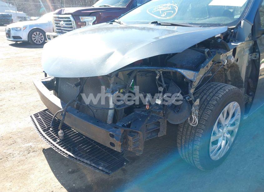 Photo 6 of 2019 Toyota Corolla LE (VIN 2T1BURHE5KC126901)