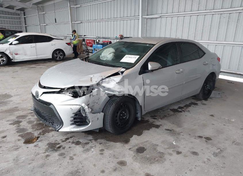 Photo 2 of 2019 Toyota Corolla SE (VIN 2T1BURHE5KC134917)