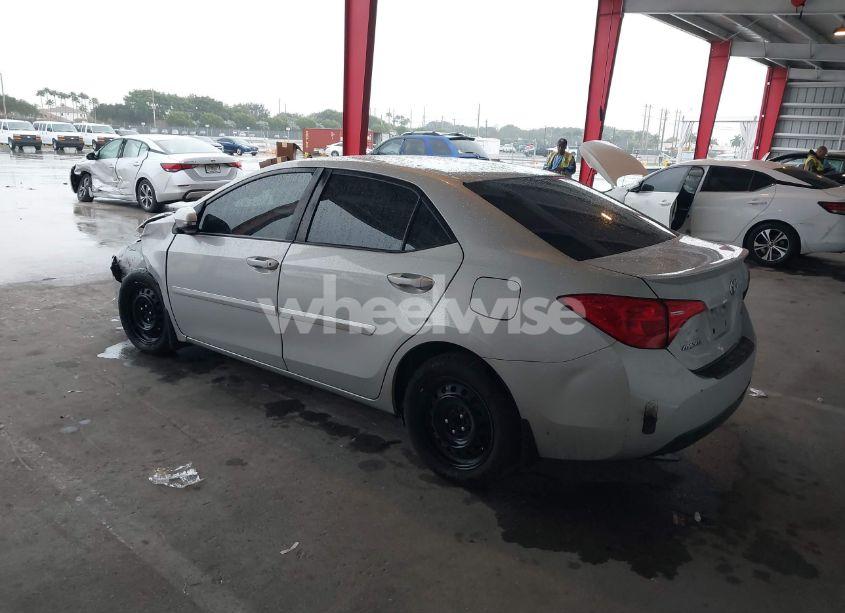 Photo 3 of 2019 Toyota Corolla SE (VIN 2T1BURHE5KC134917)