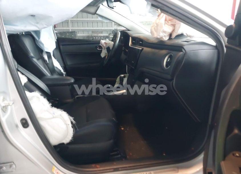 Photo 5 of 2019 Toyota Corolla SE (VIN 2T1BURHE5KC134917)