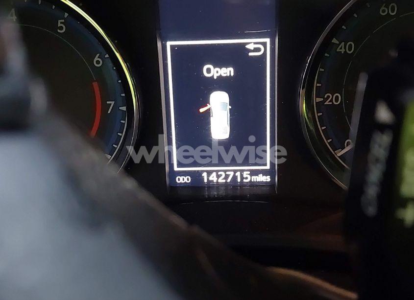 Photo 7 of 2019 Toyota Corolla SE (VIN 2T1BURHE5KC134917)