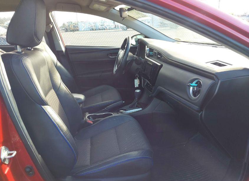 Photo 5 of 2019 Toyota Corolla SE (VIN 2T1BURHE5KC144122)