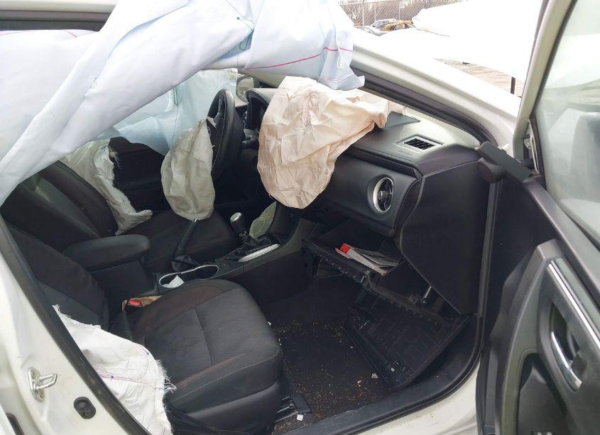 Photo 5 of 2019 Toyota Corolla LE (VIN 2T1BURHE5KC159140)