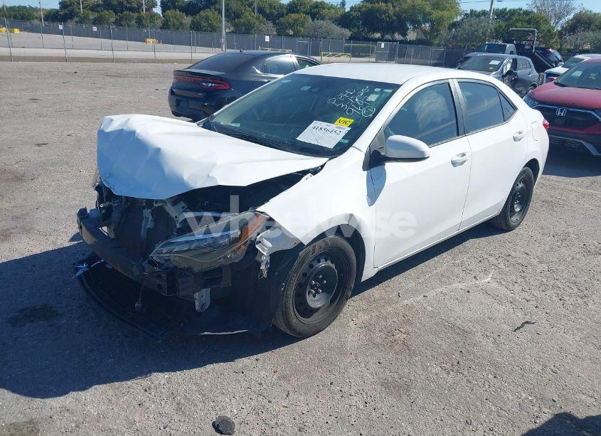 Photo 2 of 2019 Toyota Corolla LE (VIN 2T1BURHE5KC169697)