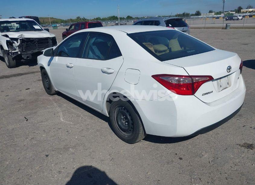 Photo 3 of 2019 Toyota Corolla LE (VIN 2T1BURHE5KC169697)