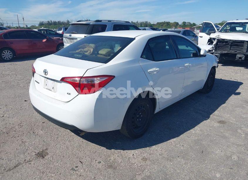 Photo 4 of 2019 Toyota Corolla LE (VIN 2T1BURHE5KC169697)