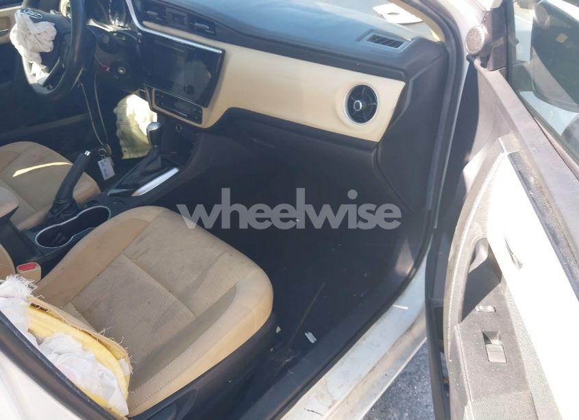 Photo 5 of 2019 Toyota Corolla LE (VIN 2T1BURHE5KC169697)