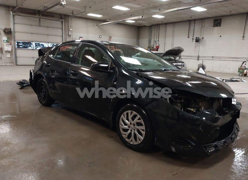 2019 Toyota Corolla LE (VIN 2T1BURHE5KC170378) main photo