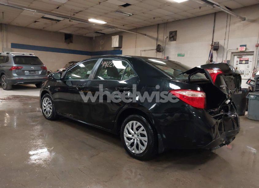 Photo 3 of 2019 Toyota Corolla LE (VIN 2T1BURHE5KC170378)
