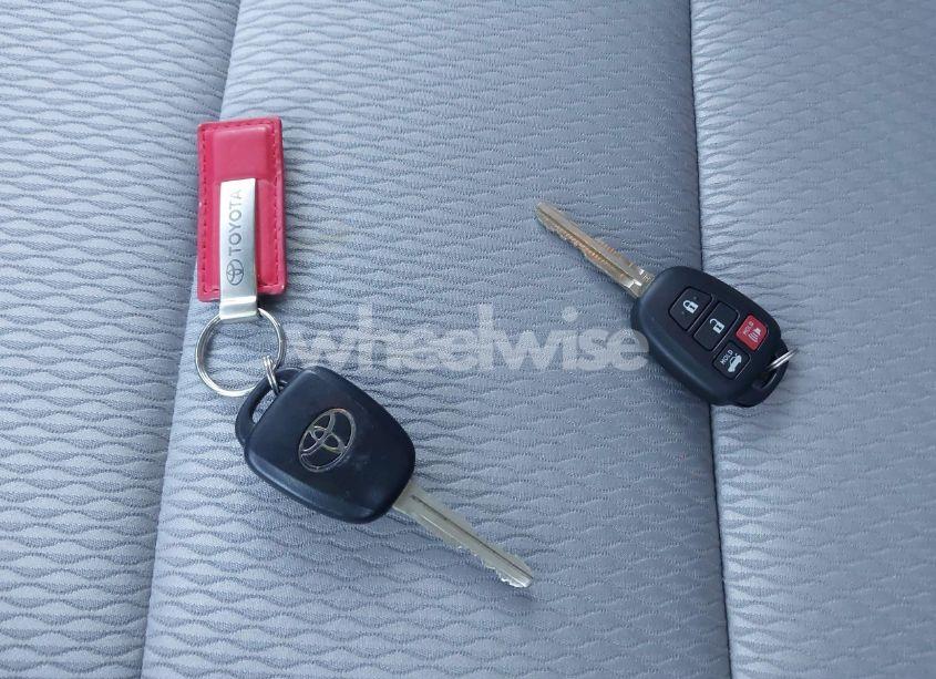 Photo 11 of 2019 Toyota Corolla LE (VIN 2T1BURHE5KC171515)