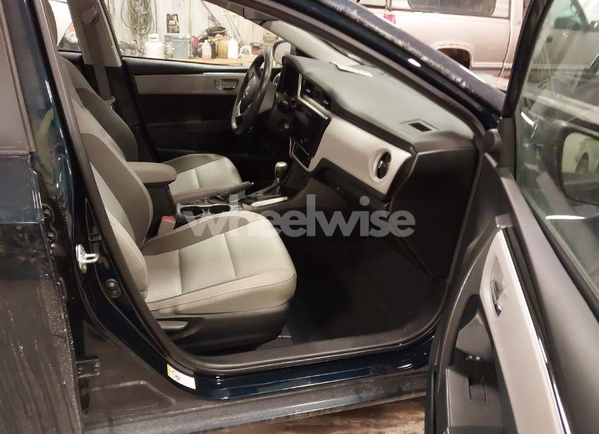 Photo 5 of 2019 Toyota Corolla LE (VIN 2T1BURHE5KC171515)