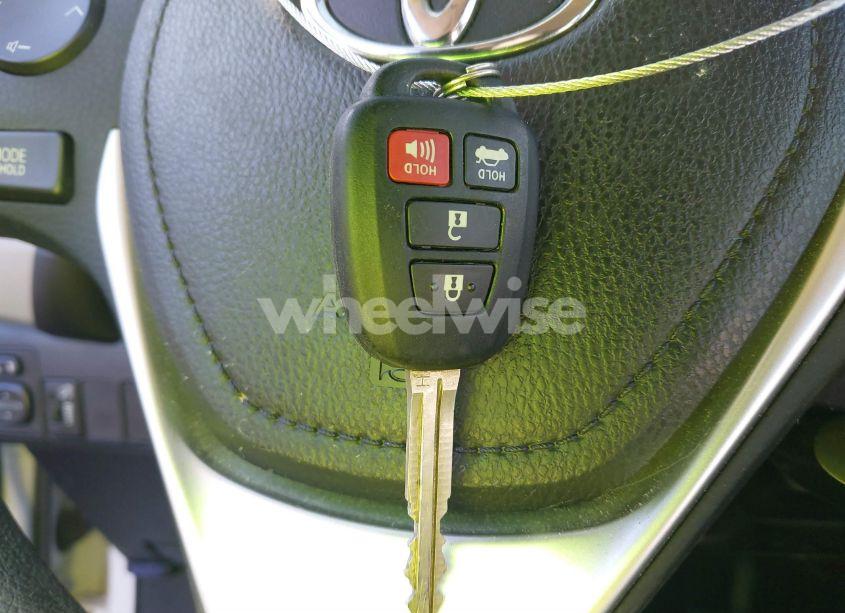 Photo 11 of 2019 Toyota Corolla LE (VIN 2T1BURHE5KC175774)