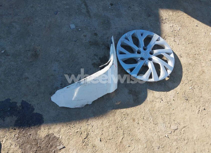 Photo 12 of 2019 Toyota Corolla LE (VIN 2T1BURHE5KC175774)