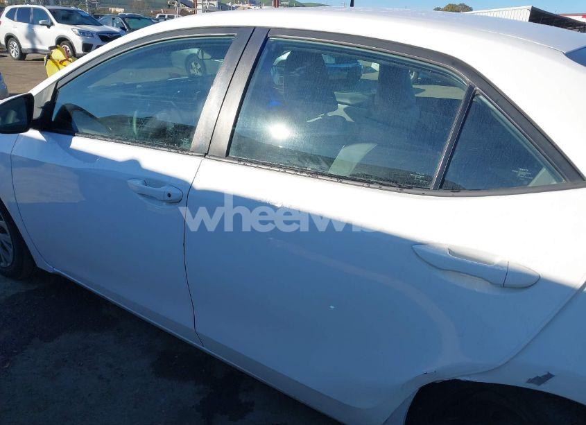Photo 15 of 2019 Toyota Corolla LE (VIN 2T1BURHE5KC175774)