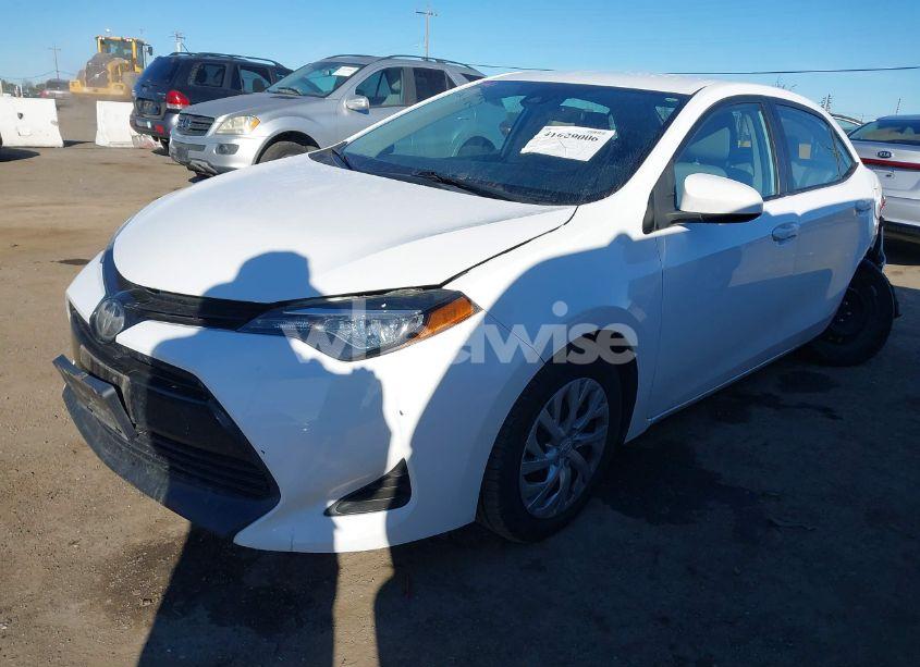 Photo 2 of 2019 Toyota Corolla LE (VIN 2T1BURHE5KC175774)