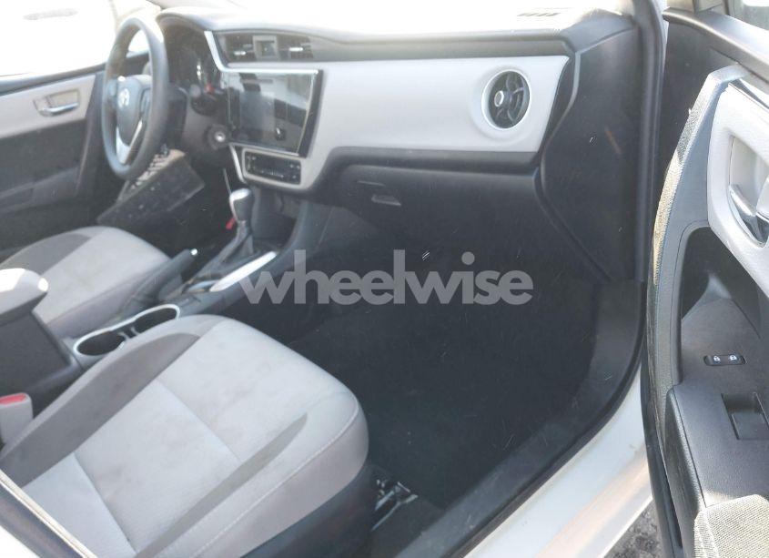 Photo 5 of 2019 Toyota Corolla LE (VIN 2T1BURHE5KC175774)